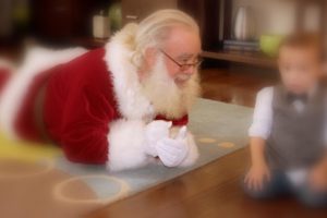 https://bestentertainers.com/wp-content/uploads/2016/09/Santa-Ray-and-Toddler-out-of-focus-300x200.jpg